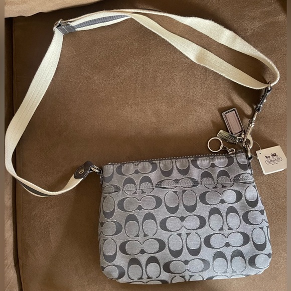 Coach Poppy Signature Crossbody Bag
NWT - Picture 2 of 4
